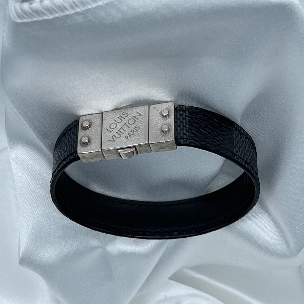 NEW ARRIVAL UNISEX LOUIS VUITTON Damier Graphite Check It Reversible Bracelet